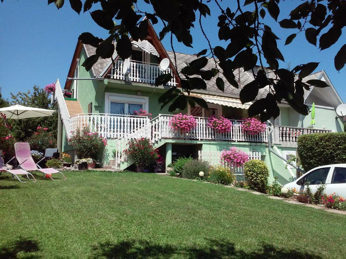 Сasa de vacaciones Holdfény Balatongyörök